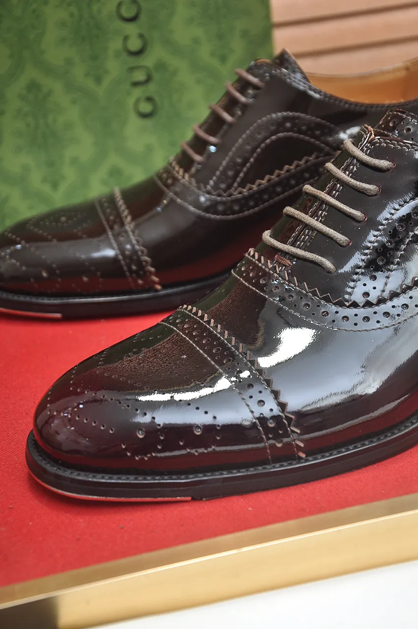 Men's shoes💰660💶 Brand: GUCCI (Gucci) Standard code: Men's code 39/44 (45/46 can be customized) Grade: Same as the official website Original quality Material: Original cowhide Water-dyed cowhide lining Original rubber outsole Style category: Men's fashionable casual leather shoes Distinguished big-name luxury elements top luxury Color: Actual picture